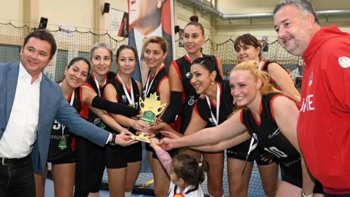 Bursa’da düzenlenen Türkiye Veteran Voleybol Turnuvası’nda şampiyonlar belli oldu