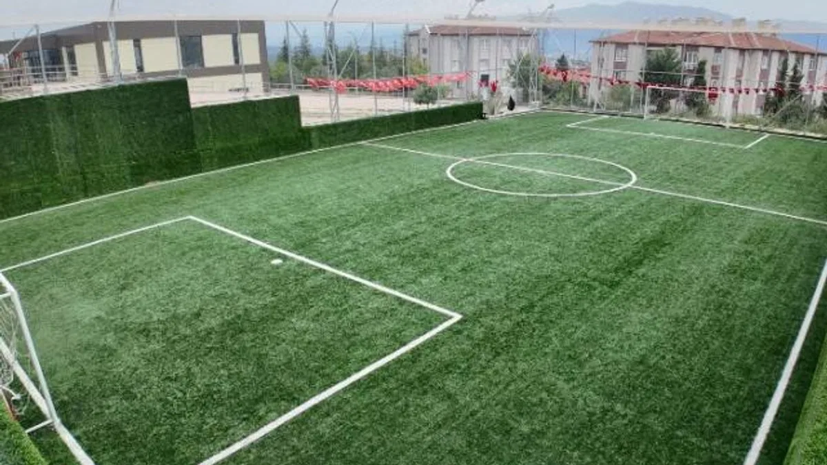 Kocaeli’de gençlere bir saha daha