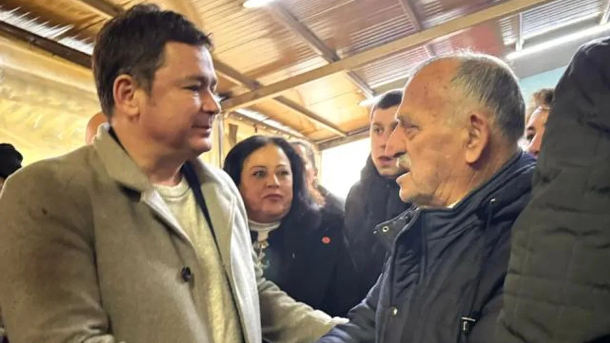 Başkan Aydın Bursa’da mahalleleri adım adım geziyor