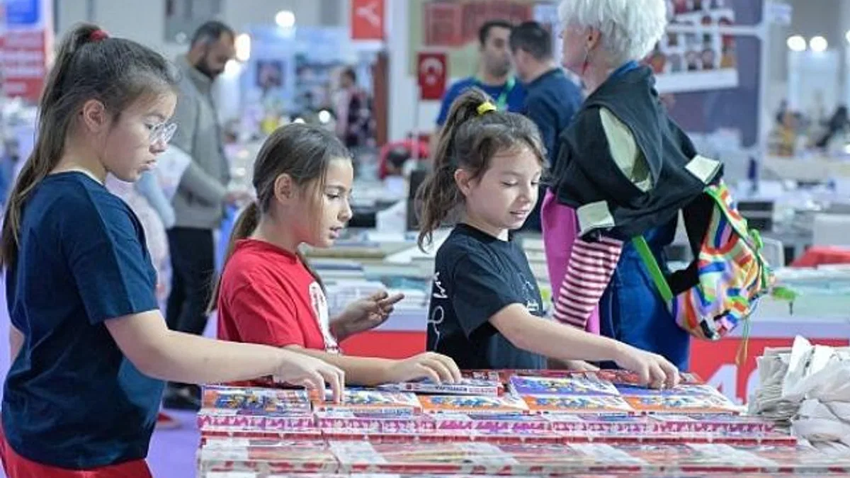 İZKİTAP okurları yazarlarla buluşturmaya devam ediyor