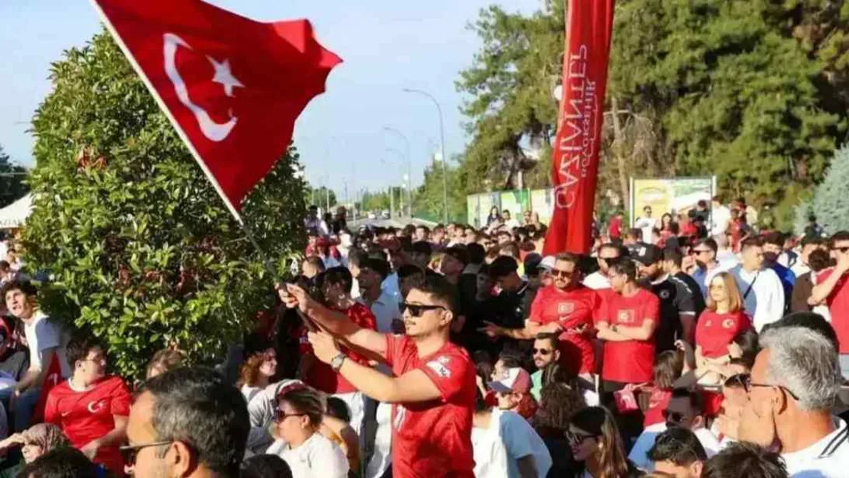 Gaziantep’te milli heyecan Üniversite Meydanı’nda yaşandı
