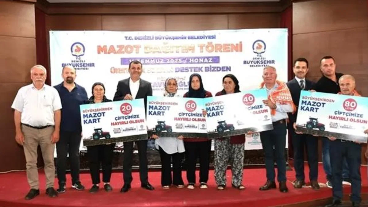 Denizlili çiftçinin ilk mazotu Başkan Çavuşoğlu’ndan