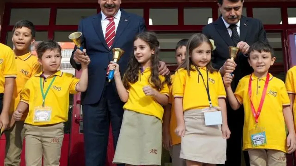 Bakan Tekin ilk ders zilini çaldı