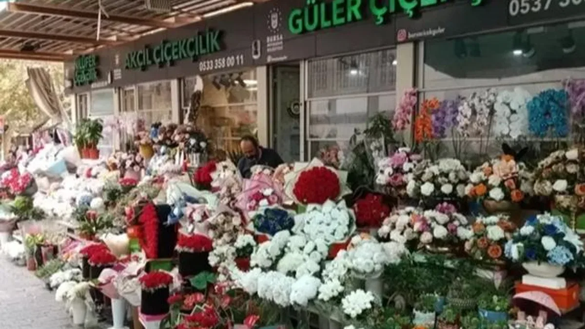 Bursa’daki pasaj çiftlerin uğrak yeri oluyor