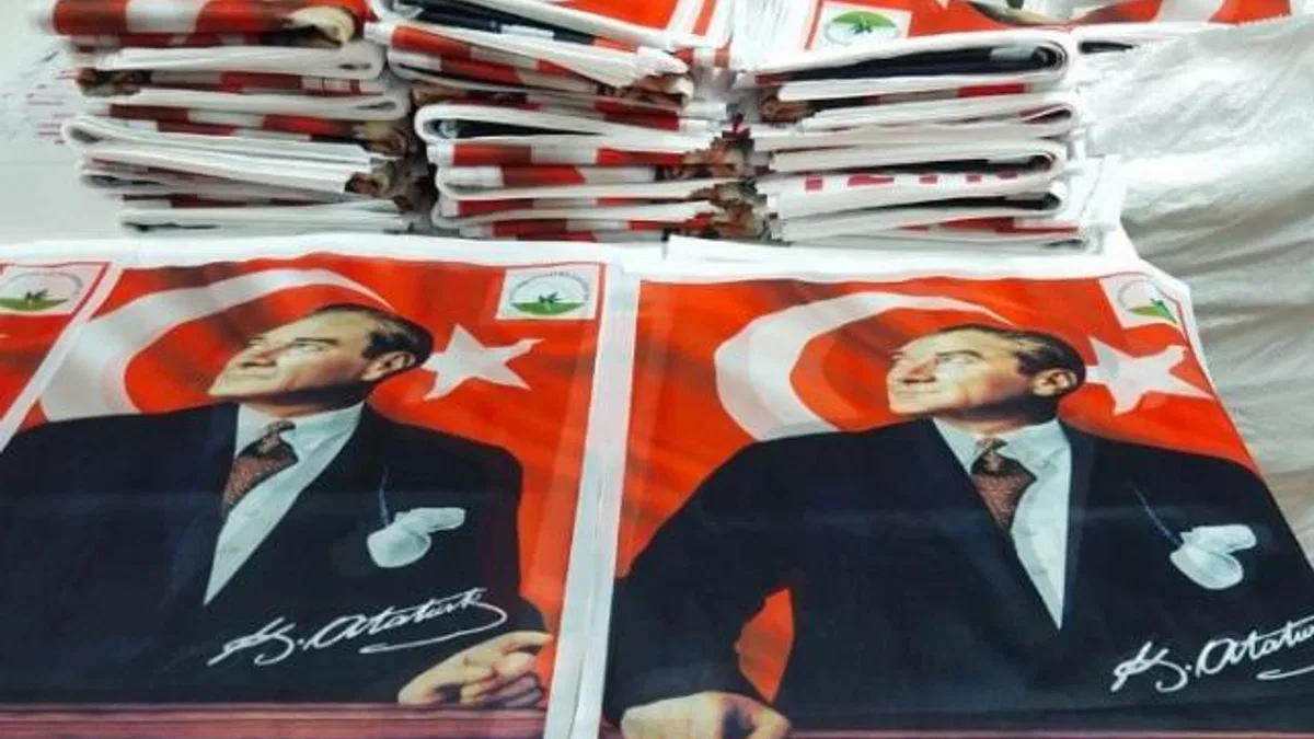 Bursa Osmangazi’den vatandaşlara Türk bayrağı