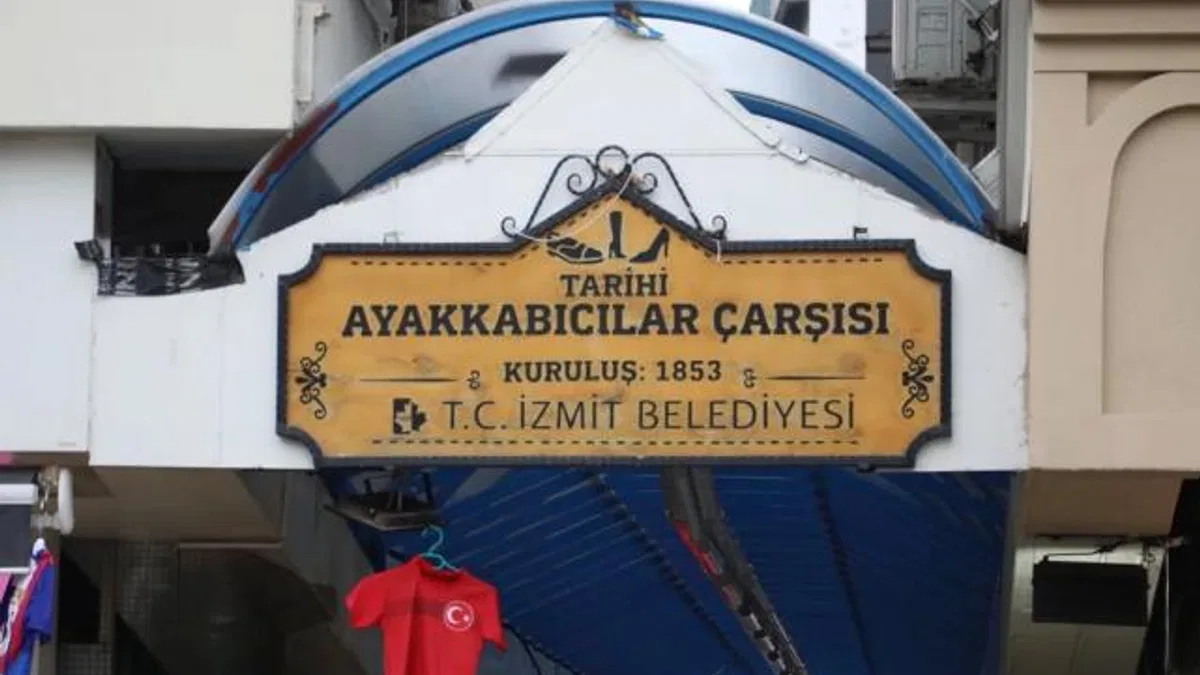 İzmit’te Tarihi Ayakkabıcılar Çarşısı’nın çatısı yenileniyor