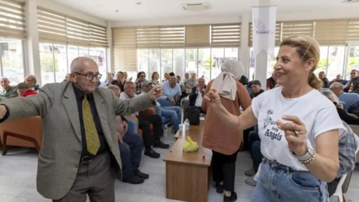 Emekli evlerinde bayram coşkusu