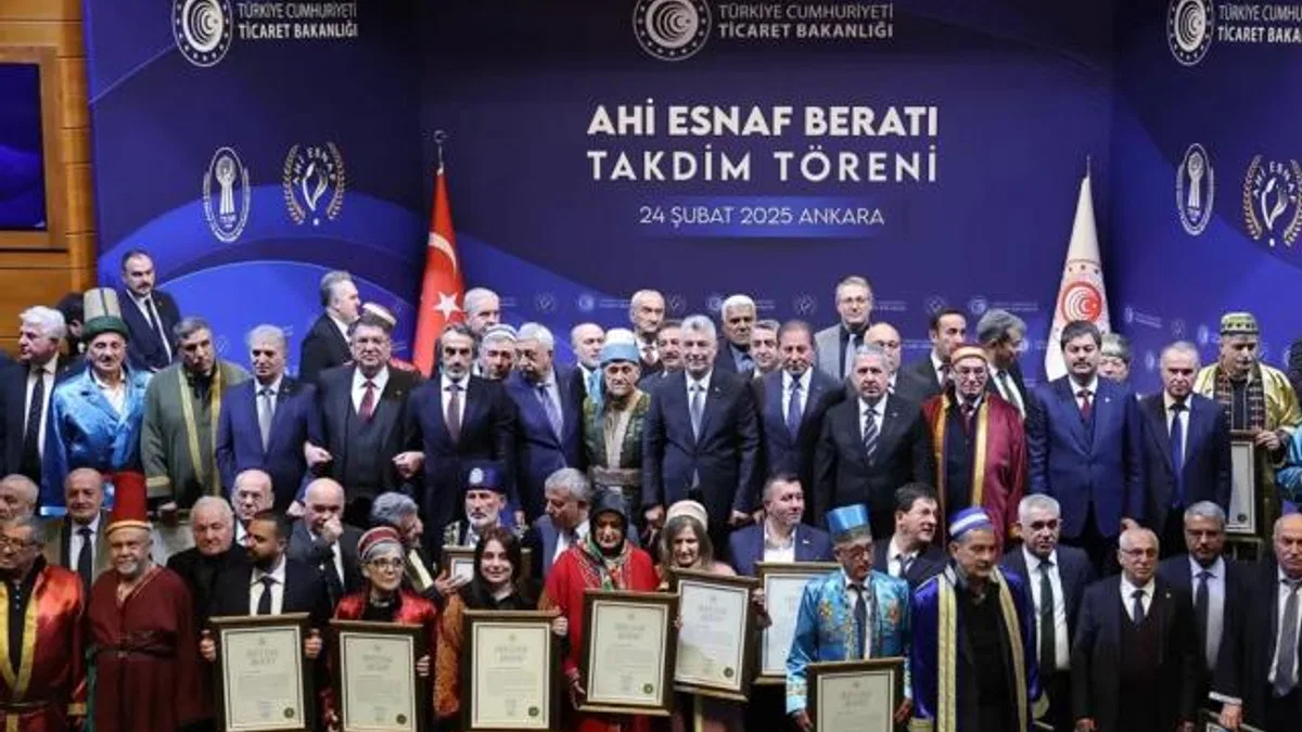 Ahi esnaflara beratlar Bakan Bolat’tan
