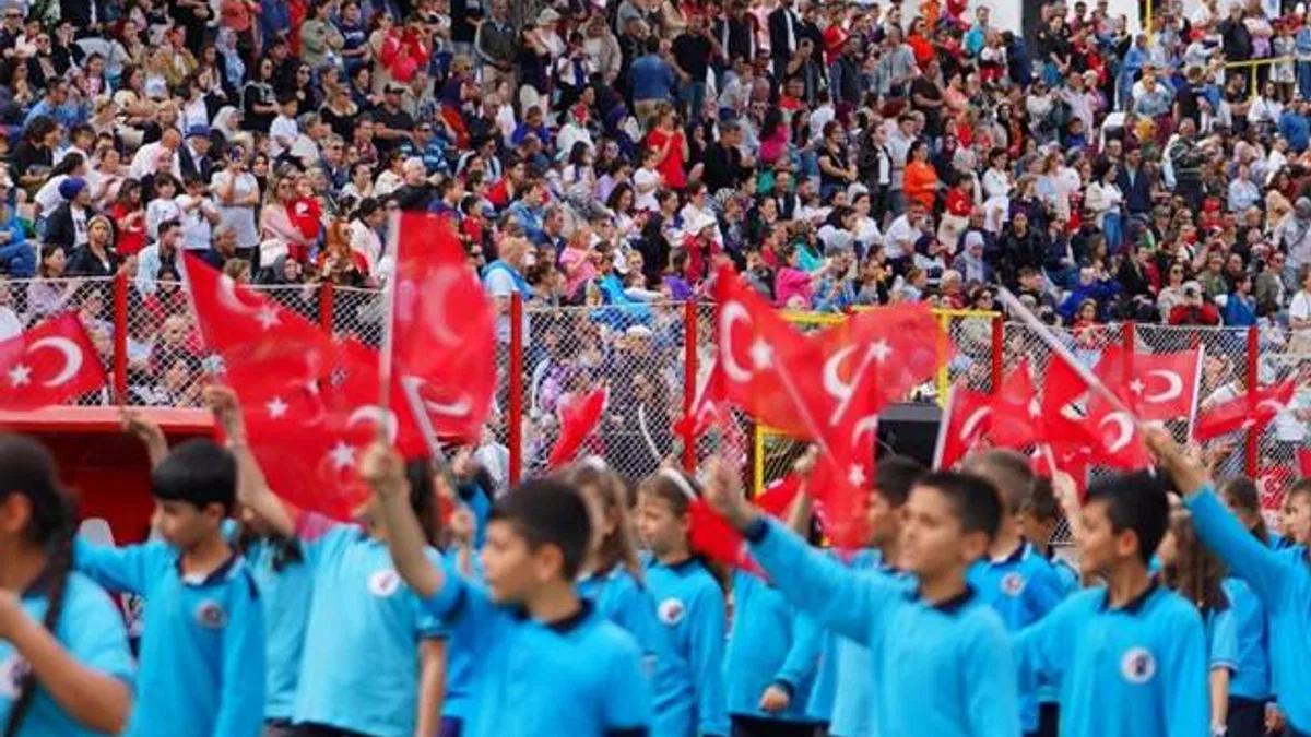 Ayvalık’ta coşkulu kutlama