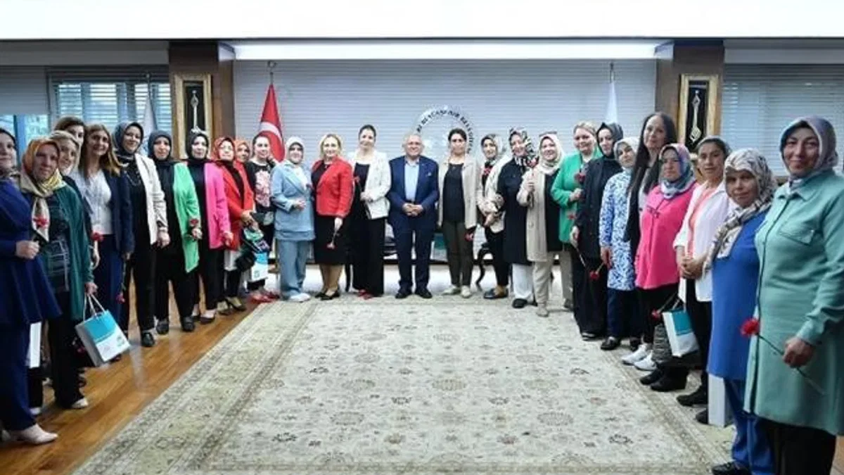 Kayseri Büyükşehir’den kadın muhtarlara Anneler Günü toplantısı