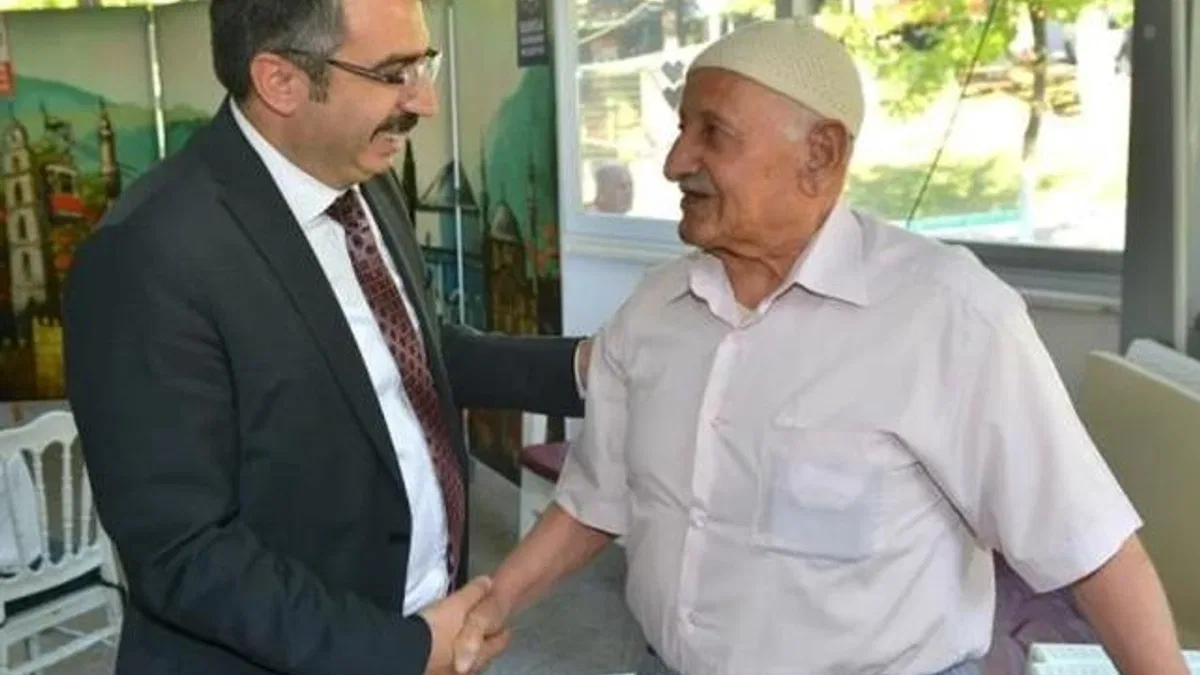 Başkan Yılmaz vatandaş ve esnafla iç içe