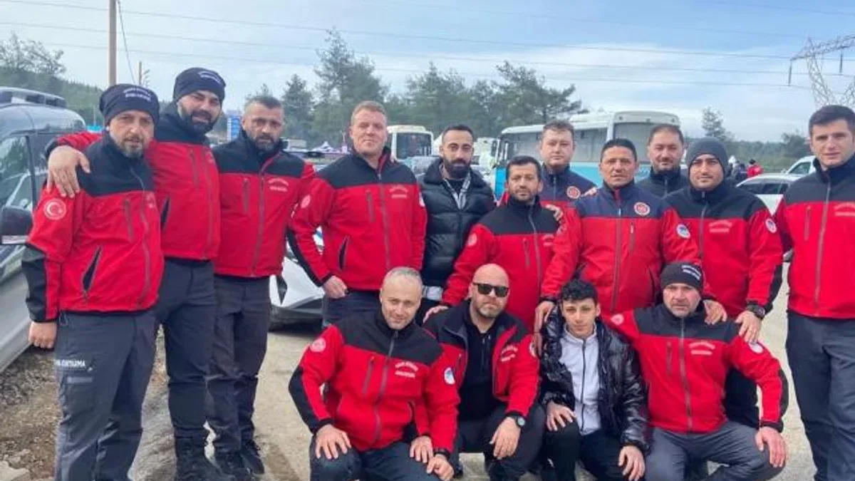 Sakarya Büyükşehir İtfaiyesi’nden afet bölgesinde nefes buluşması