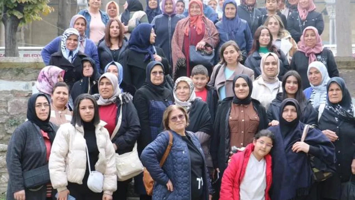Kulalı kadınlar adım adım Manisa’yı gezdi