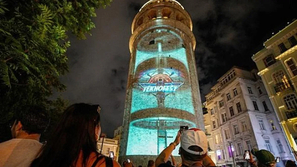 Galata Kulesi TEKNOFEST’in Işığıyla Parladı
