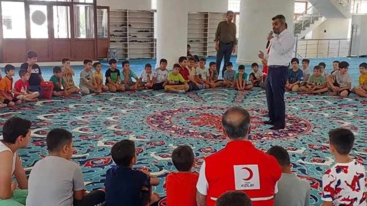Kızılay Artuklu Şubesi’nden Kuran kursu öğrencilerine ziyaret