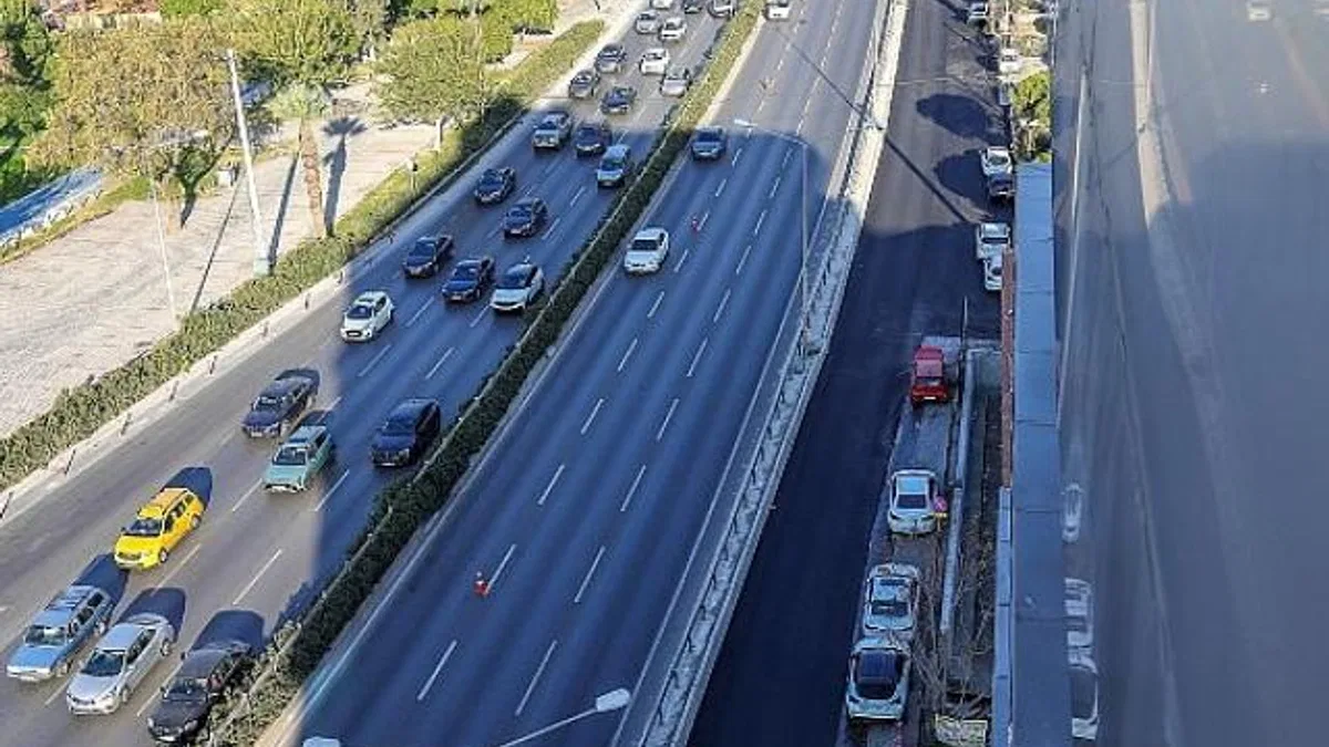 Bayraklı’da yol ve köprü yenileme çalışmaları sürüyor