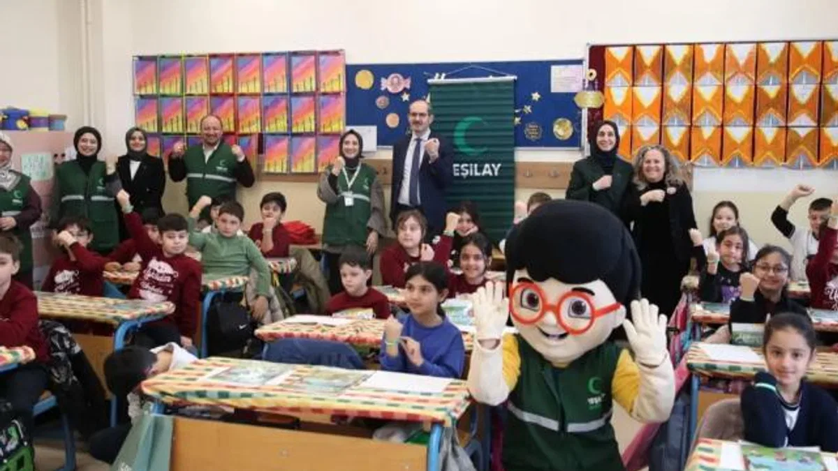 Yeşilay farkındalığı için ilk ders zili ‘bağımsız gelecek’ için çaldı