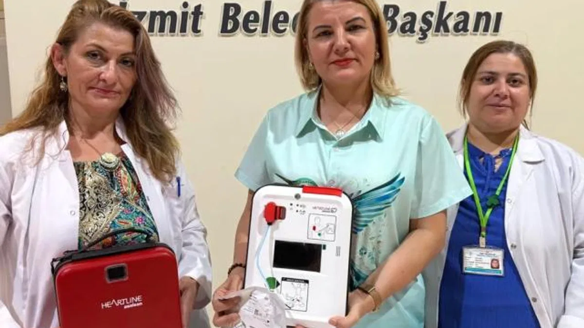 Volkan Konak’ın kaybı farkındalık oluşturdu… Kalp krizi için İzmit’e elektroşok cihazları kuruldu