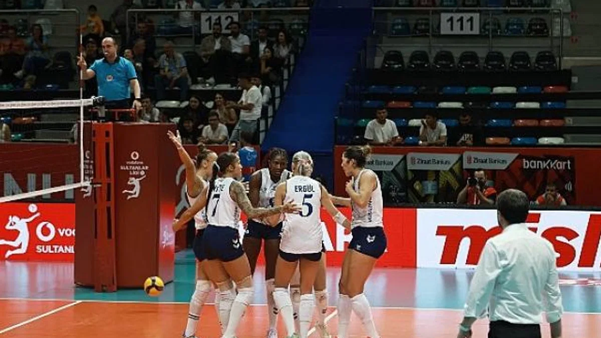 Kadın Voleybol Takımından İlk Maç İlk Galibiyet