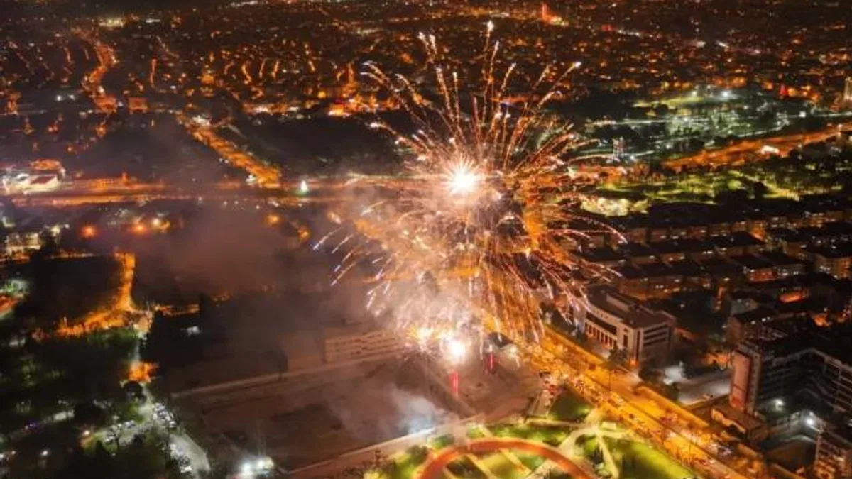Bursa’da coşku Yeni Yıl Meydanı’na taştı