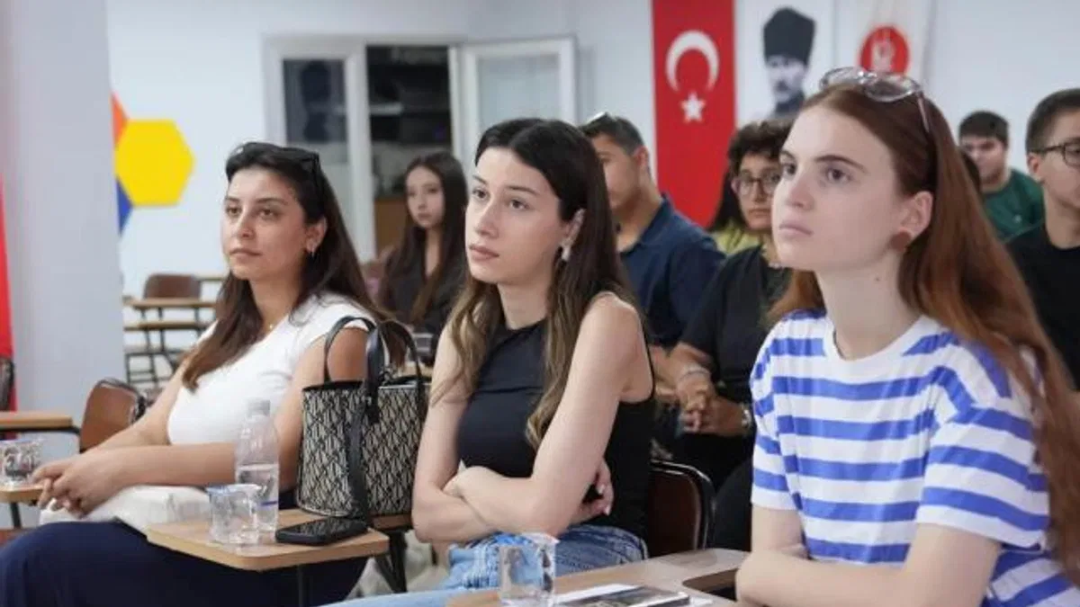 Keçiörenli gençler geleceğe yapay zekayla hazırlanıyor