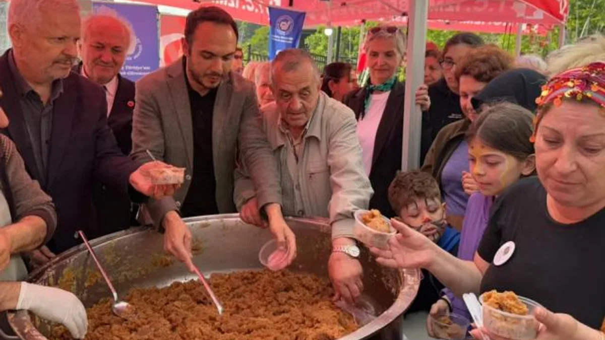 Kapanca’da İzmitlilere un helvası ikramı