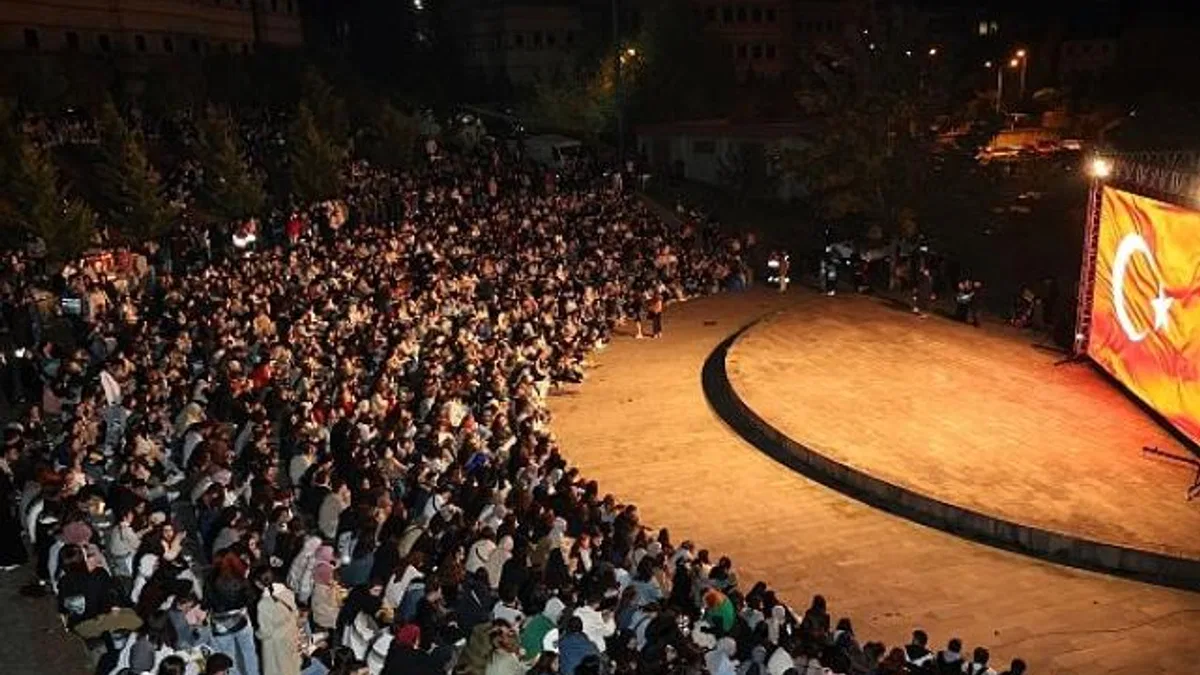 Açık havada Gülen Gözler keyfi