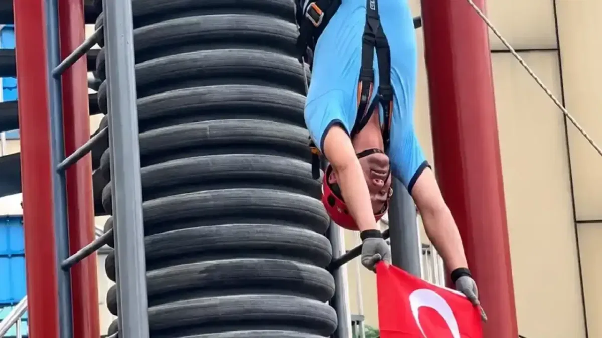 Gaziantepli itfaiyecilerden nefes kesen yüksek irtifa gösterisi