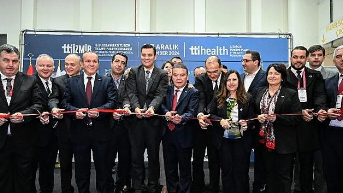 Başkan Böcek TTI İzmir Uluslararası Turizm Ticaret Fuarı’na katıldı