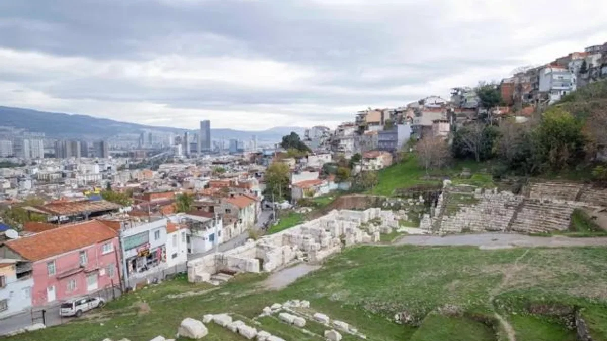 İzmir Smyrna Tiyatrosu gün yüzüne çıkıyor