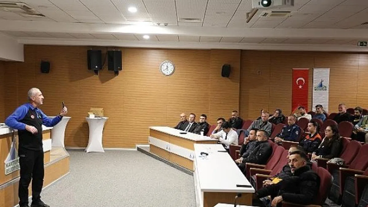 Kartepe’de AFAD Personeline Teorik Eğitim