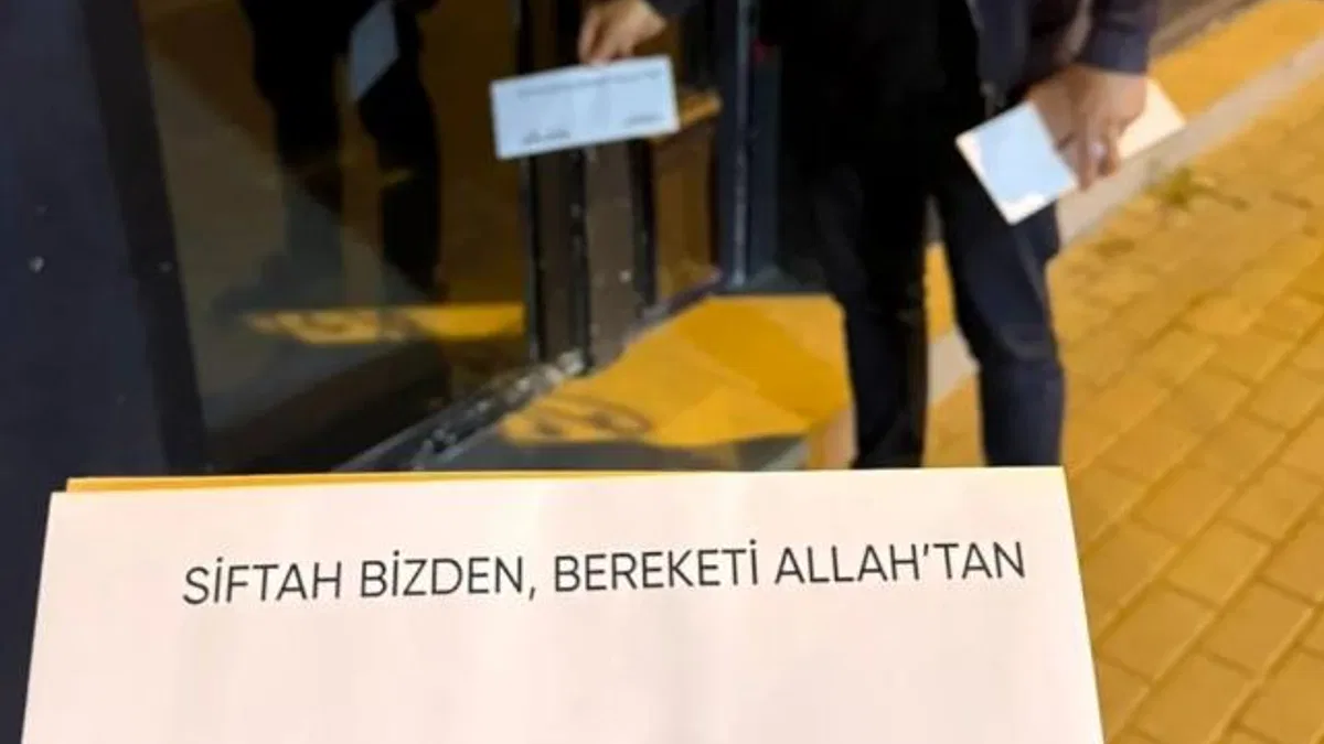 Bursa Gürsu’da Anahtar Parti’den esnafa siftah parası!