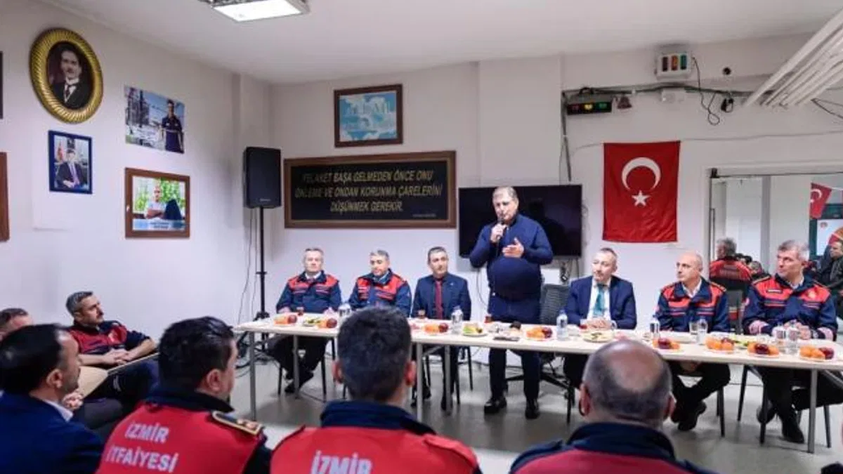 Başkan Tugay 2025’i nöbetteki itfaiyecilerle karşıladı