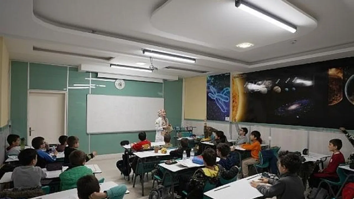 Konya Büyükşehir, Bilgehaneler ve Lise Medeniyet Akademileri ile Öğrencilerin Yanında