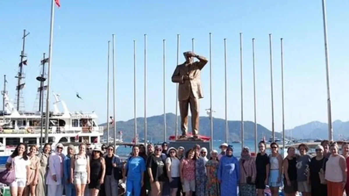 Denizlili kadınların Marmaris’te mavi yolculuk keyfi