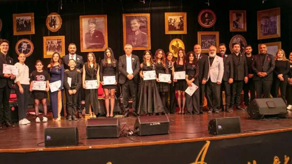 Güzelbahçeli gençler Atatürk için söyledi
