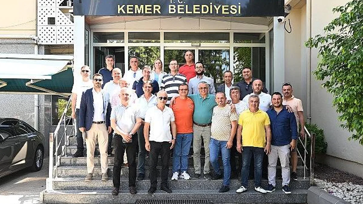 Başkan Topaloğlu, Kemer’deki acentecilerle bir araya geldi