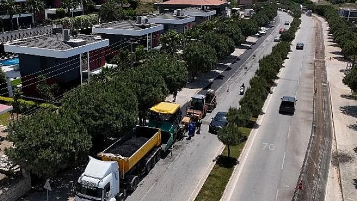 Üç ilçede 14 km yol asfaltlanıyor İzmir Büyükşehir Belediyesi asfalt atağı başlattı