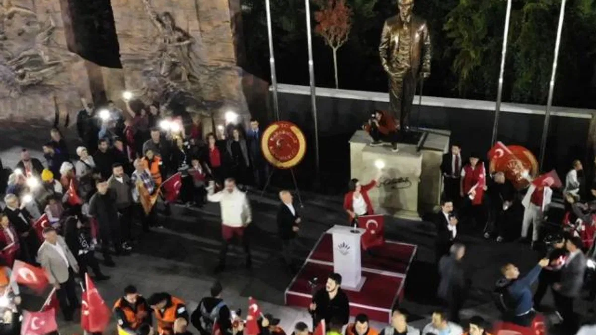 Karabağlarda coşkulu Cumhuriyet korteji
