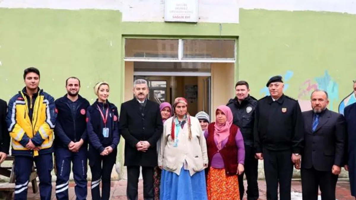 Artvin Valisi Ergün’den köy ziyareti