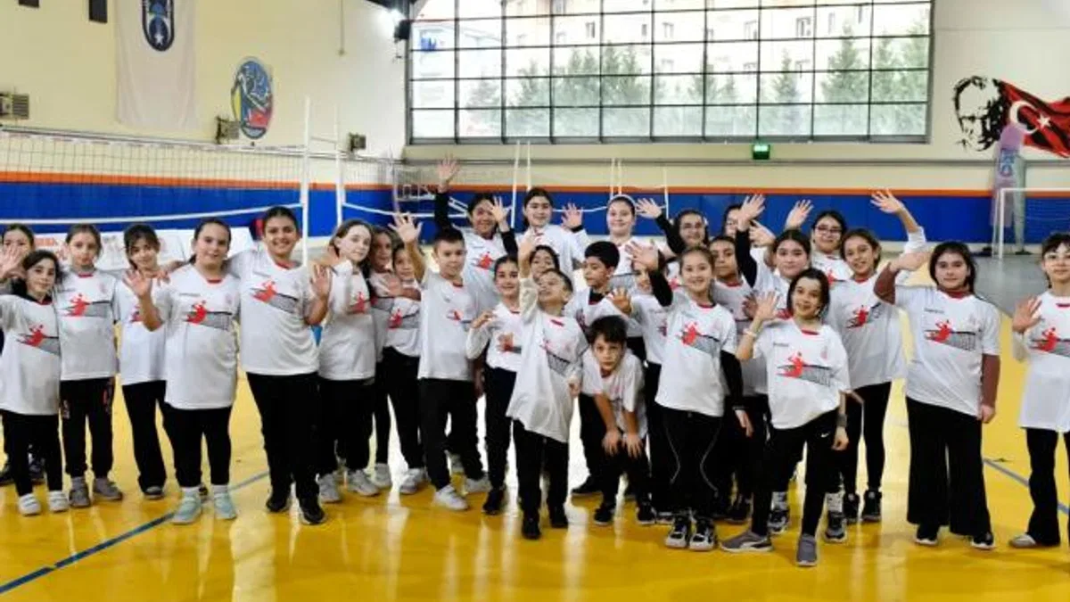 Fabrika Voleybol Ankaralı çocukları fileyle tanıştırdı