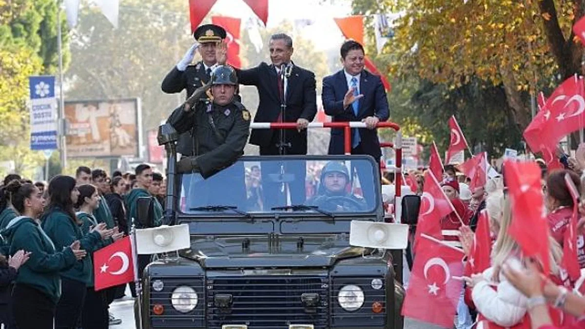 Kadıköy’de Büyük Cumhuriyet Yürüyüşü Öncesi Renkli Görüntüler