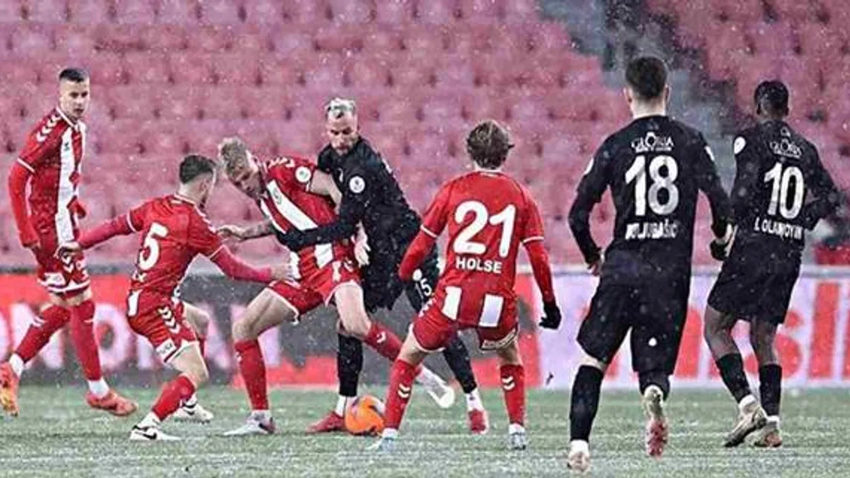 Reeder Samsunspor 2-3 Çaykur Rizespor (Maç Sonucu) Karadeniz derbisini kazanan Rizespor!