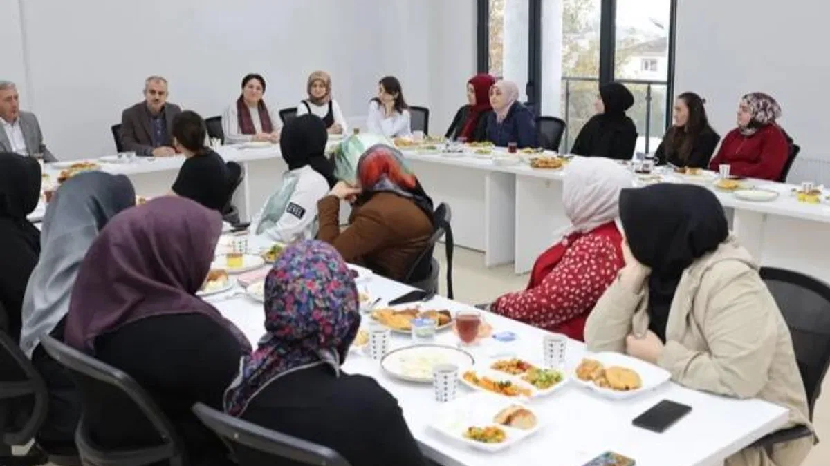 Başkan Çiftçi, Şekerpınar’daki kursiyerlerle bir araya geldi