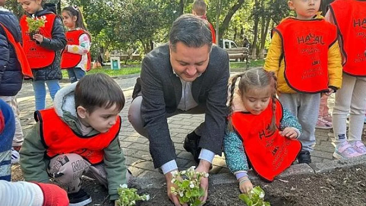 Gençlik Parkı miniklerle “çiçek” gibi oldu