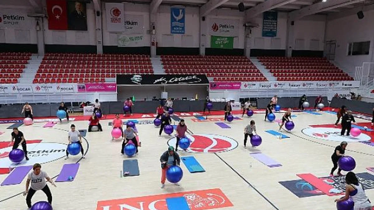 Aliağalı Kadınlar Pilates ve Aerobikle Hem Fiziksel Hem Ruhsal Sağlıklarını Geliştiriyor
