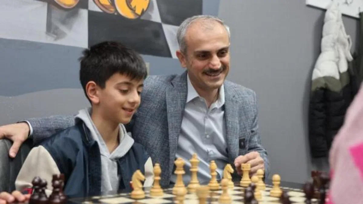 Başkan Çiftçi, Gençlik Merkezi’nde gençlerle buluştu