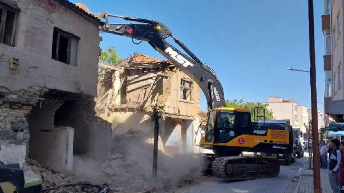Edirne Keşan’da metruklara yıkım