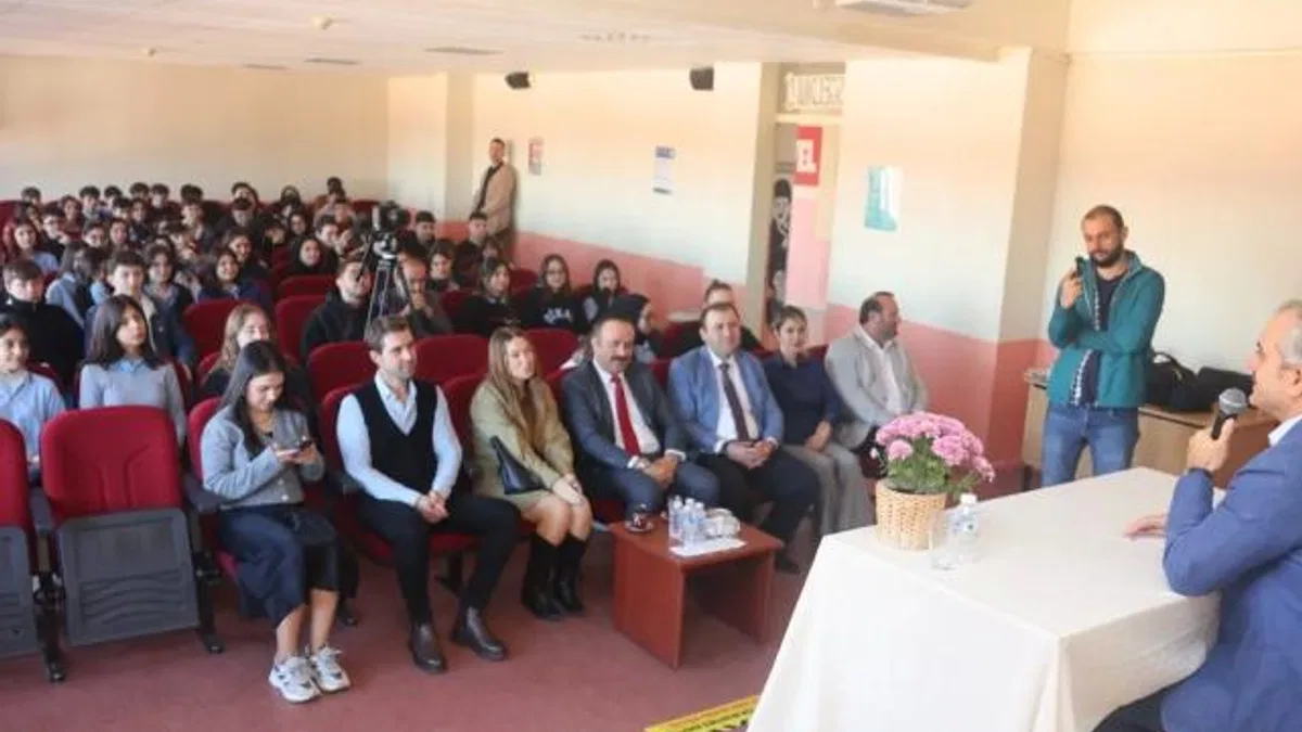 Başkan Çiftçi, Kariyer Günleri’nde gençlerle buluştu