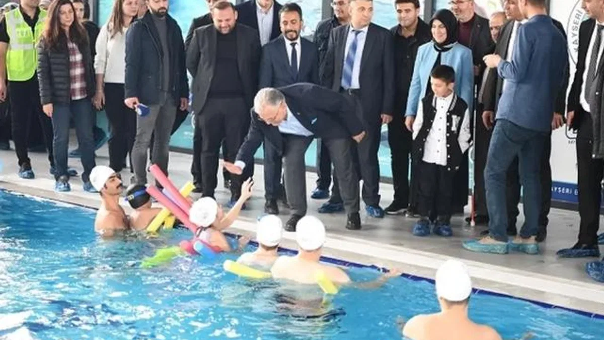 Kayseri Büyükşehir yüzmede engelleri kaldırdı